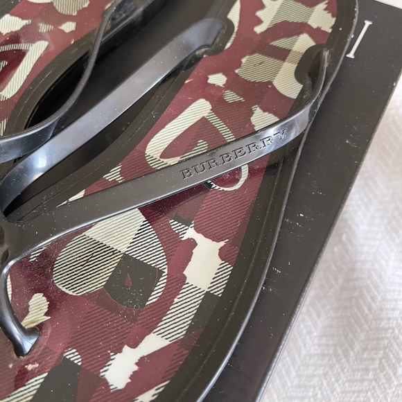 Burberry flip flops - Picture 2 of 3